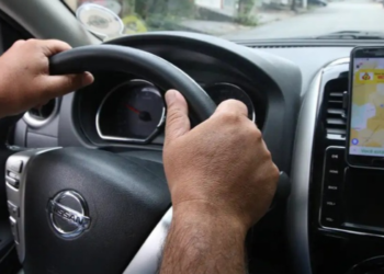 STF retoma julgamento sobre vínculo de motoristas e entregadores com Uber e Rappi. Decisão poderá orientar milhares de ações no país.