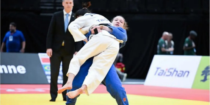 Brasil conquista três medalhas de bronze no primeiro dia do Grand Slam de Lausanne com Clarice Ribeiro, Michel Augusto e Rafaela Rodrigues.