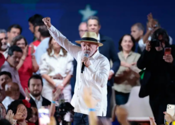 PT oficializa Lula como candidato à reeleição em 2026 e confirma Geraldo Alckmin como vice durante convenção nacional realizada em São Paulo.