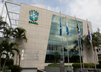 CBF implementa novas regras para reduzir a cera no futebol brasileiro e aumentar o tempo de bola rolando nas partidas.