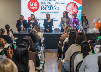 Seminário do Projeto SOS Asfixia reúne profissionais de saúde em Macaé para discutir segurança, atualização científica e assistência neonatal.