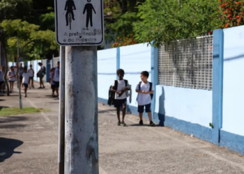 Relatório de 2026 aponta melhora em 34 de 48 indicadores de desigualdade no Brasil, mas destaca desafios relacionados à renda, gênero, raça e território.