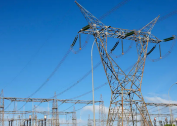 Governo regulamenta expansão do mercado livre de energia e define datas para consumidores menores escolherem fornecedores de eletricidade.