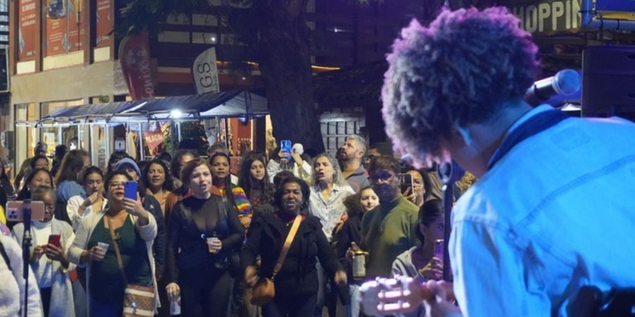 Meta descrição: Feira Reviva Centro acontece de 14 a 16 de agosto em Rio das Ostras, com entrada gratuita, música, oficinas, gastronomia, artesanato e atrações para toda a família.