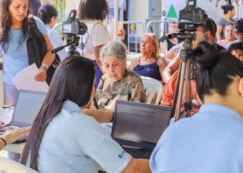 Ação Social oferece serviços gratuitos em Cidade Praiana, Rio das Ostras, com atendimento de documentação, emprego, Procon, saneamento e meio ambiente.