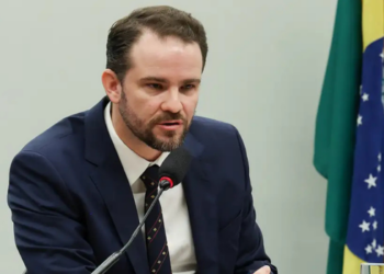 Governo brasileiro avaliará impactos das tarifas dos EUA e ouvirá empresas antes de decidir sobre medidas de reciprocidade comercial.