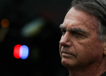 Defesa de Jair Bolsonaro pede ao STF autorização para que o ex-presidente deixe temporariamente a prisão domiciliar e faça uma consulta odontológica.
