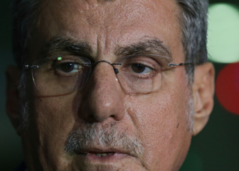 STF suspende provisoriamente pena de Romero Jucá e afasta inelegibilidade após decisão do ministro Flávio Dino.