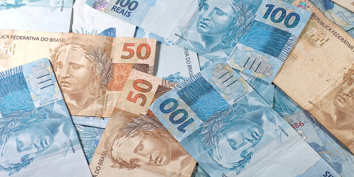 Sonhar com muito dinheiro pode ter diferentes interpretações. Veja o significado de ganhar, perder, emprestar, rasgar ou encontrar dinheiro falso no sonho.