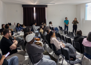 Prefeitura de Macaé capacita servidores do SUAS para melhorar a resposta a emergências, com foco em protocolos, integração e atendimento às famílias.