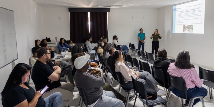 Prefeitura de Macaé capacita servidores do SUAS para melhorar a resposta a emergências, com foco em protocolos, integração e atendimento às famílias.
