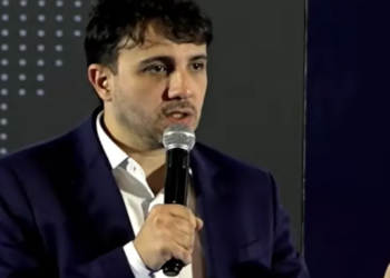 Renan Santos defende arma nuclear para o Brasil e saída do TNP. Candidato afirma que medida fortaleceria a soberania e o poder geopolítico do país.