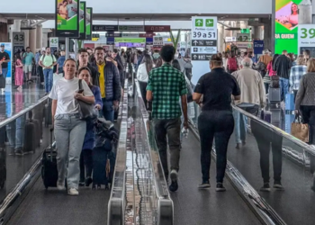 Brasil registra recorde de passageiros em voos domésticos nos primeiros sete meses de 2026, com 59 milhões de viajantes.