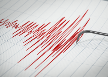Forte terremoto atingiu o Peru nesta quinta-feira (20). IGP registrou inicialmente magnitude 7,2, enquanto USGS estimou 6,7. Não havia relatos imediatos de mortos.