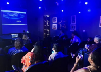 Rio das Ostras terá sessões de cinema adaptadas para pessoas com TEA, com estímulos reduzidos, iluminação controlada e volume sonoro mais baixo.