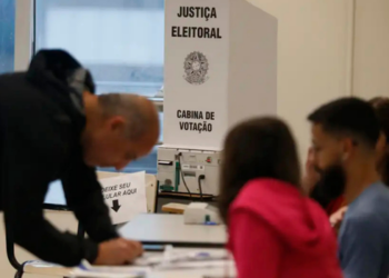 Cerca de 17 milhões de brasileiros com 70 anos ou mais podem votar nas eleições de 2026. Veja como funciona o voto facultativo e quais temas podem influenciar esse eleitorado.