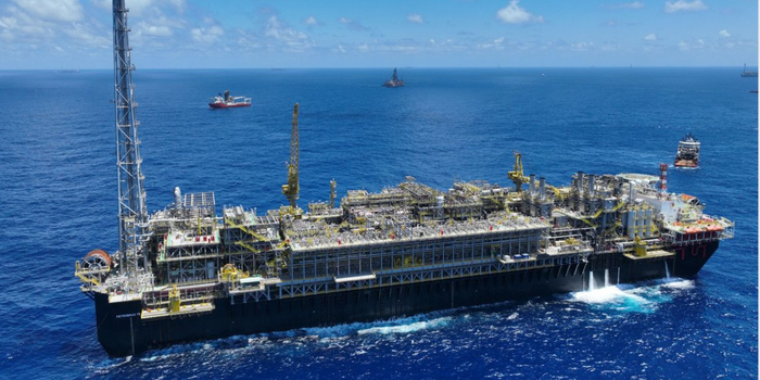 Justiça Federal suspende liminarmente imposto de 12% sobre exportação de petróleo. Entenda a origem da cobrança e os impactos da decisão.