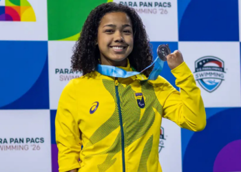 Natação brasileira conquista sete medalhas no Parapan-Pacífico, nos Estados Unidos, e Alessandra Oliveira estabelece novo recorde mundial nos 100 metros peito.