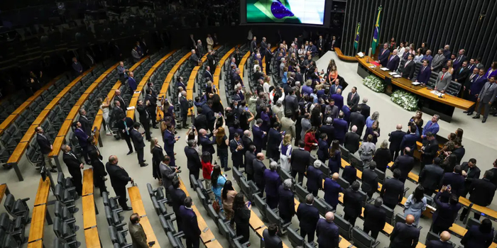 A Câmara pode votar nesta segunda-feira (31) a MP que prevê o fim da “taxa das blusinhas” para compras internacionais de até US$ 50.