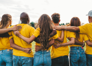 Macaé promove o Conexão Juventude com atividades de inovação, empreendedorismo e formação profissional durante o Mês da Juventude.