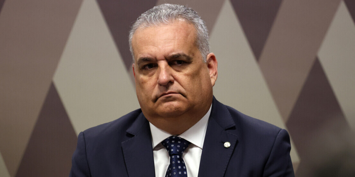 Flávio Bolsonaro define Alfredo Gaspar como candidato a vice-presidente em 2026. Político alagoano tem trajetória no Ministério Público, segurança e Legislativo.