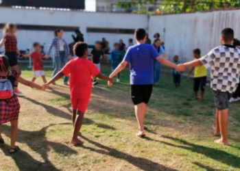 Crianças, adolescentes e familiares participaram de atividade de integração promovida pela Saúde Mental.