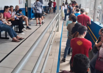 Vacinação contra o sarampo provoca filas em postos de São Paulo neste sábado (8), em meio à confirmação de 23 casos no estado.