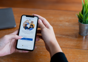 Teste da Anistia Internacional aponta falhas do Facebook na análise de anúncios com desinformação eleitoral antes das eleições brasileiras.