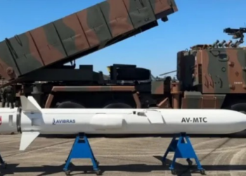 Irmãos Batista avançam no setor de defesa com acordo para comprar a Avibras, empresa estratégica da indústria militar brasileira.