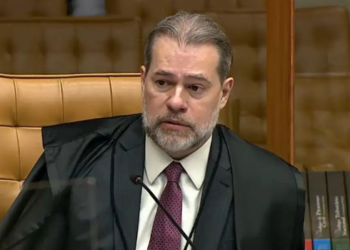 Dias Toffoli liberou a campanha digital de Renan Santos, os repasses do Fundo Eleitoral e a participação em debates, mas manteve perfis fora dos sistemas de recomendação.