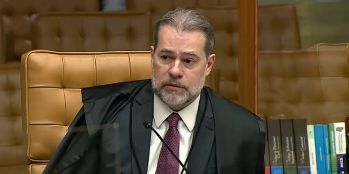 Dias Toffoli liberou a campanha digital de Renan Santos, os repasses do Fundo Eleitoral e a participação em debates, mas manteve perfis fora dos sistemas de recomendação.