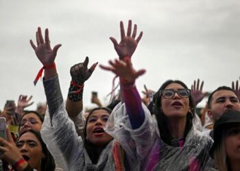Chuva marcou Rock in Rio 2026 e mudou interação do público; organização confirma próxima edição para 2028.