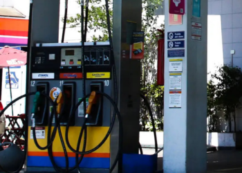 Petrobras aumenta diesel A em R$ 1 por litro, mas subvenção federal de igual valor neutraliza o reajuste para as distribuidoras durante 30 dias.