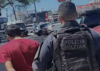 Homem de 35 anos, procurado pela Justiça de Minas Gerais por condenação por roubo, foi preso durante patrulhamento em Unamar, Cabo Frio.