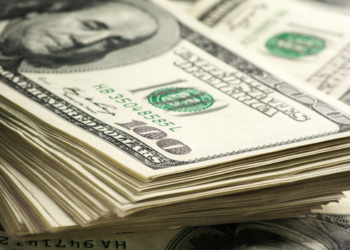  Dólar fecha em alta de 1,28% e Ibovespa cai 0,86% nesta quarta-feira (23), em meio à alta do petróleo, juros nos EUA e cenário eleitoral.