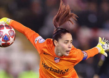 Lola Gallardo, goleira e capitã do Atlético de Madrid, anuncia perfil no OnlyFans para compartilhar rotina esportiva, vida pessoal e maternidade.
