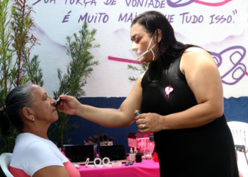 Polo Municipal de Oncologia de Macaé realiza programação do Outubro Rosa com palestras, atividades de bem-estar, desfile e confraternização.