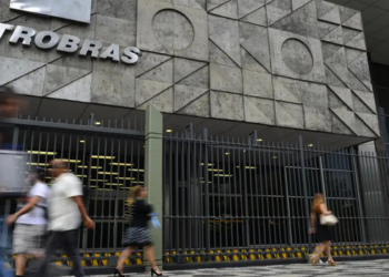 Petrobras assina contrato de 22 anos com empresa dos EUA para importar 800 mil toneladas de GNL por ano e reforçar o abastecimento de gás natural.