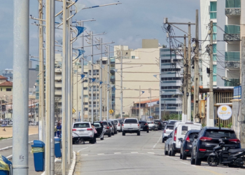Prefeitura de Macaé conclui licitação para recuperar trecho da Praia Campista afetado pela erosão e prevê início das obras em outubro.