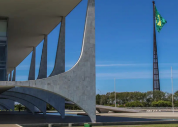 FNP apresenta carta aos presidenciáveis com propostas sobre financiamento municipal, saúde, transporte, segurança, clima e reforma tributária.