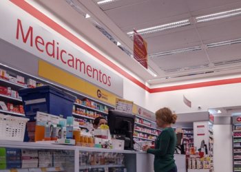 Anvisa amplia o controle eletrônico de receitas especiais com o SNCR, mas mantém documentos impressos durante o período de transição.