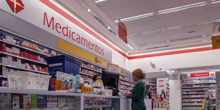 Anvisa amplia o controle eletrônico de receitas especiais com o SNCR, mas mantém documentos impressos durante o período de transição.