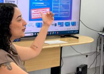 Rio das Ostras capacita profissionais da Atenção Primária para aprimorar o pré-natal e identificar precocemente gestantes que precisam de acompanhamento especializado.