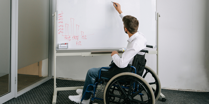Censo 2022 mostra que trabalhadores com deficiência recebem, em média, 70% do rendimento dos demais e têm menor nível de ocupação.