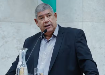 Milton Leite se entrega à polícia em Mogi das Cruzes após ser alvo de mandado de prisão na Operação Vectura Corrupta, que investiga o transporte público de SP.