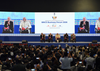 Declaração do BRICS critica barreiras comerciais, alerta para riscos nucleares e prevê avanço dos pagamentos transfronteiriços.
