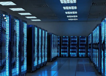 FMI estima que a inteligência artificial pode elevar a produtividade da Europa em cerca de 1% em cinco anos, mas alerta para impactos sobre empregos, energia e autonomia tecnológica.