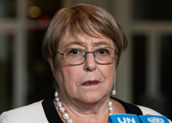Michelle Bachelet retira candidatura à Secretaria-Geral da ONU após consulta no Conselho de Segurança indicar baixa adesão ao nome da ex-presidente chilena.
