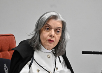 Cármen Lúcia ganha protagonismo na divisão interna do STF provocada pelo caso Banco Master e ainda não definiu posição entre Moraes e Mendonça.