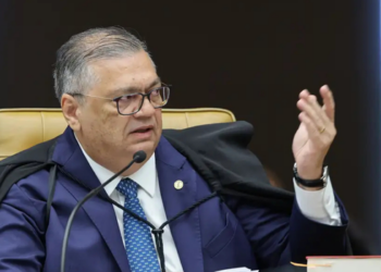 Flávio Dino determina que a União revise regras da CVM em 90 dias após apontamentos sobre fiscalização e controles relacionados ao caso Banco Master.